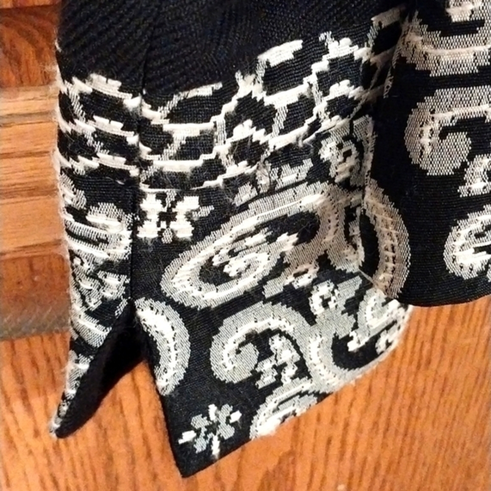 Coldwater Creek Women's Size 10P Lined Black Blazer Jacket White Gray Embroidery - Picture 7 of 9